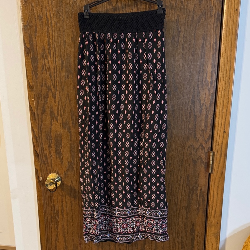 American Rag Cie Long Patterned Skirt with Slit in Back Size Small